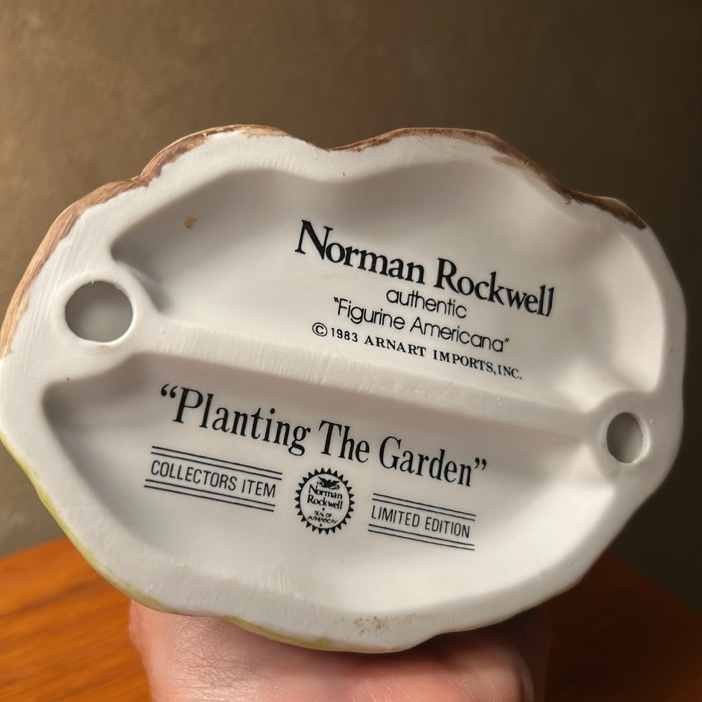 Authentic Norman Rockwell Figurine
Planting the Garden. Mint condition - Picture 10 of 11